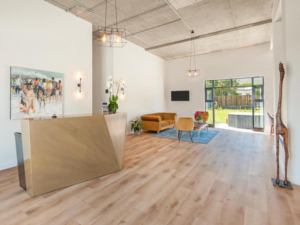 Glow Boutique Suites & Guesthouse ヘルマナス エクステリア 写真