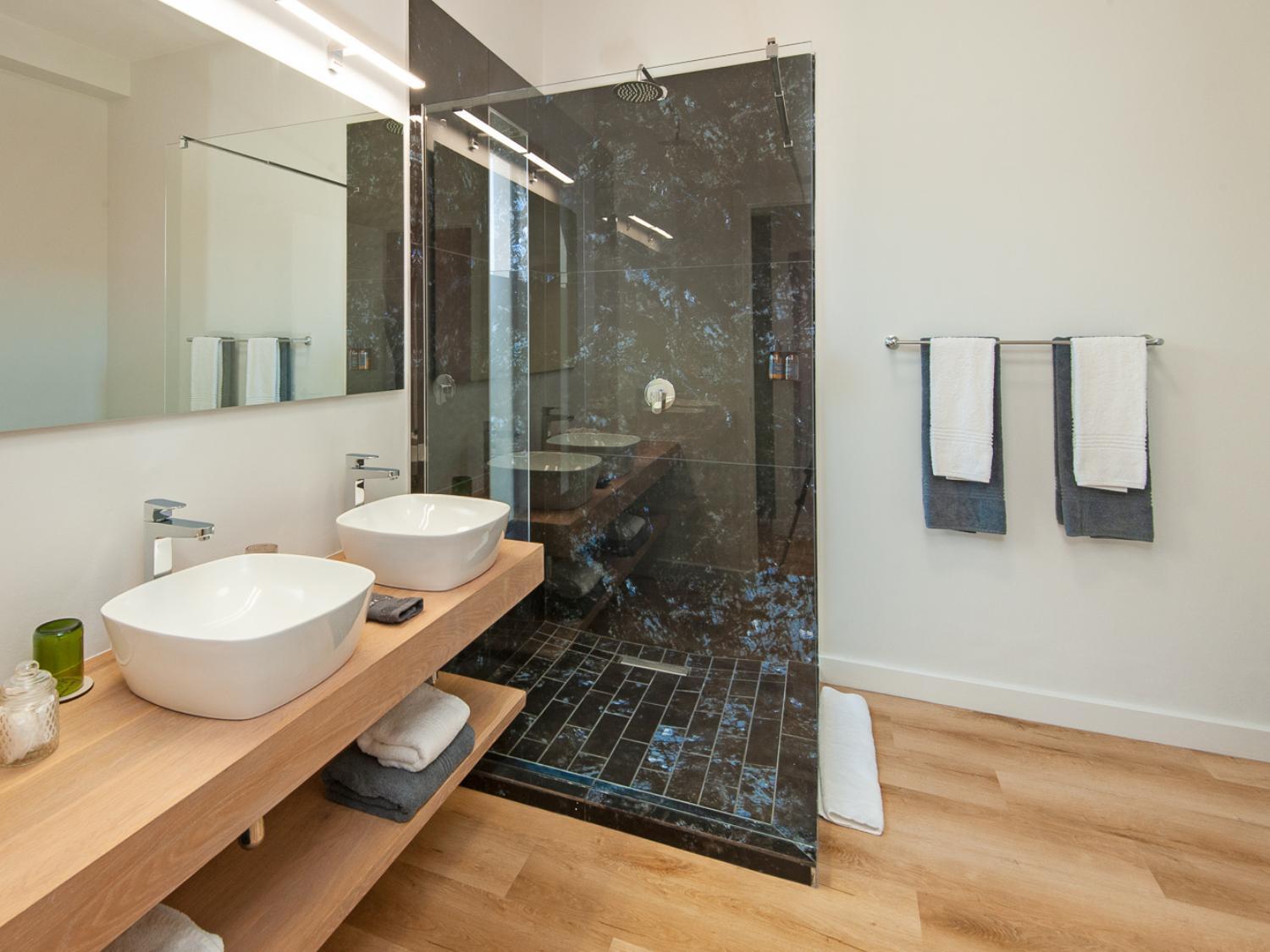 Glow Boutique Suites & Guesthouse ヘルマナス 部屋 写真