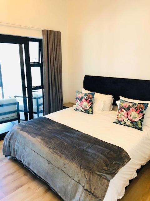 Glow Boutique Suites & Guesthouse ヘルマナス エクステリア 写真